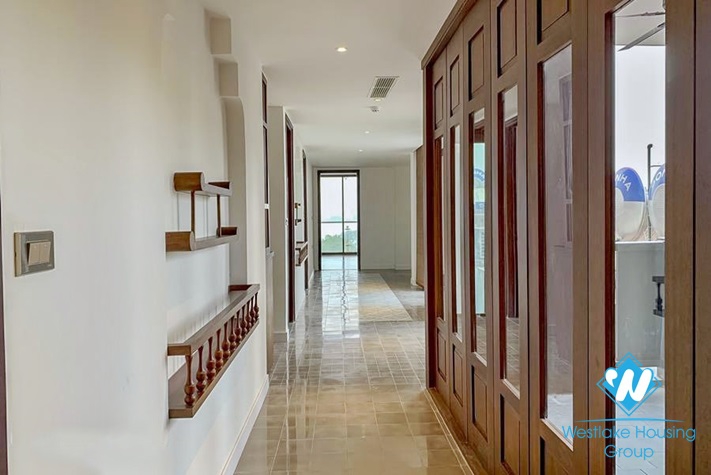 Spectacular lake-view 3 bedrooms apartment for rent in Dang Thai Mai area, Tay Ho